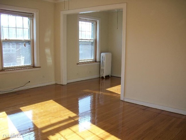 Building Photo - 1052 W Thorndale Ave