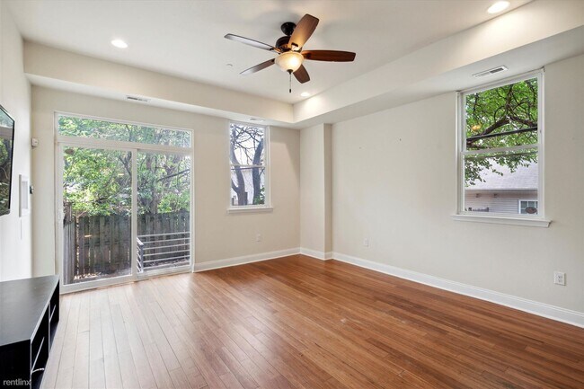 Foto del edificio - 3 br, 3 bath Duplex - 1832 W MONTGOMERY AV...