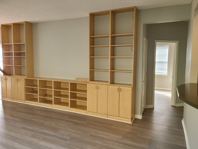 Building Photo - Beautiful Three Bedroom Home Sun City Home!