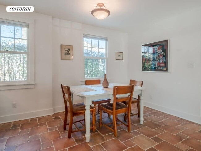 Building Photo - 24 Dale St