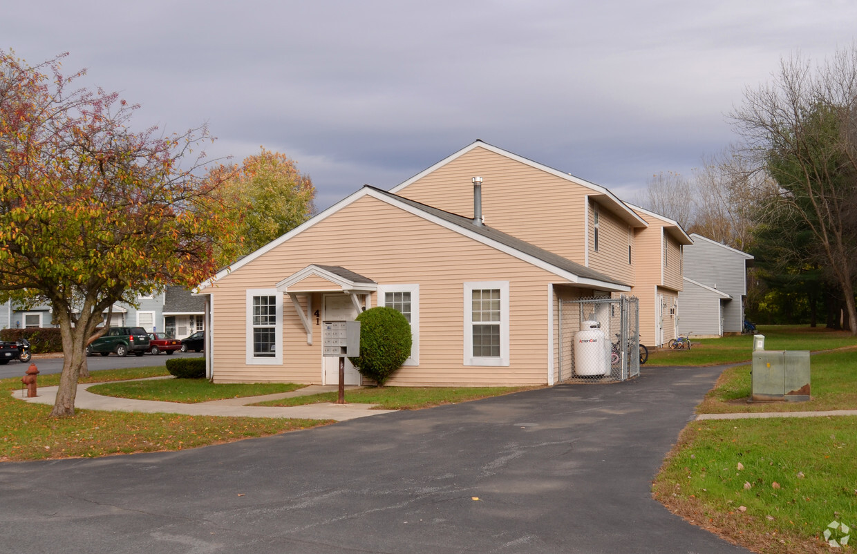 Foto del edificio - Fort Edward Village Apartments