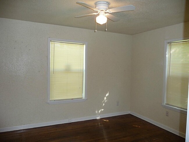 Building Photo - 10900 Bentley St