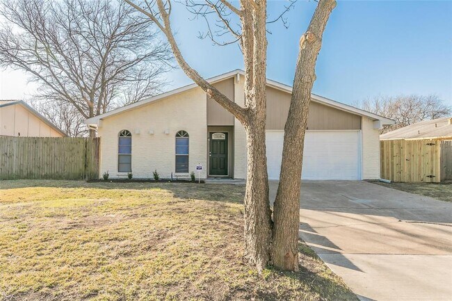 Building Photo - 1514 Deepwood Dr