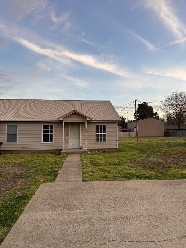 Building Photo - 106 Fuller St