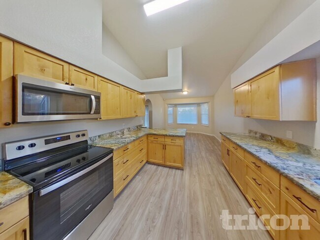 Building Photo - 413 E Merrill Ave