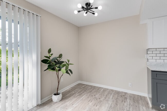 2HAB, 1BA, 984 ft² - Emerald Square Villas