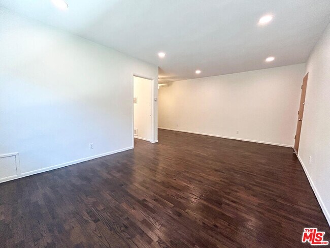 Foto del edificio - 1146 N Formosa Ave