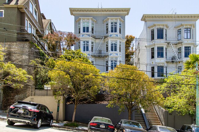 Alt. Afuera - 1145 Green St