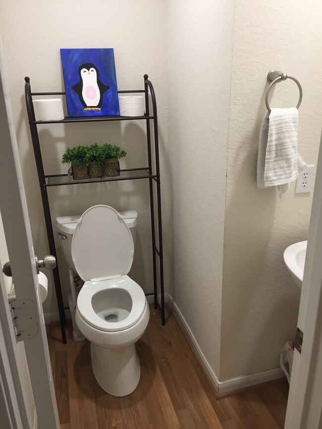 1/2 bath - 3001 Murworth Dr