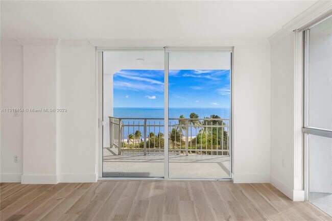 Foto del edificio - 600 Grapetree Dr