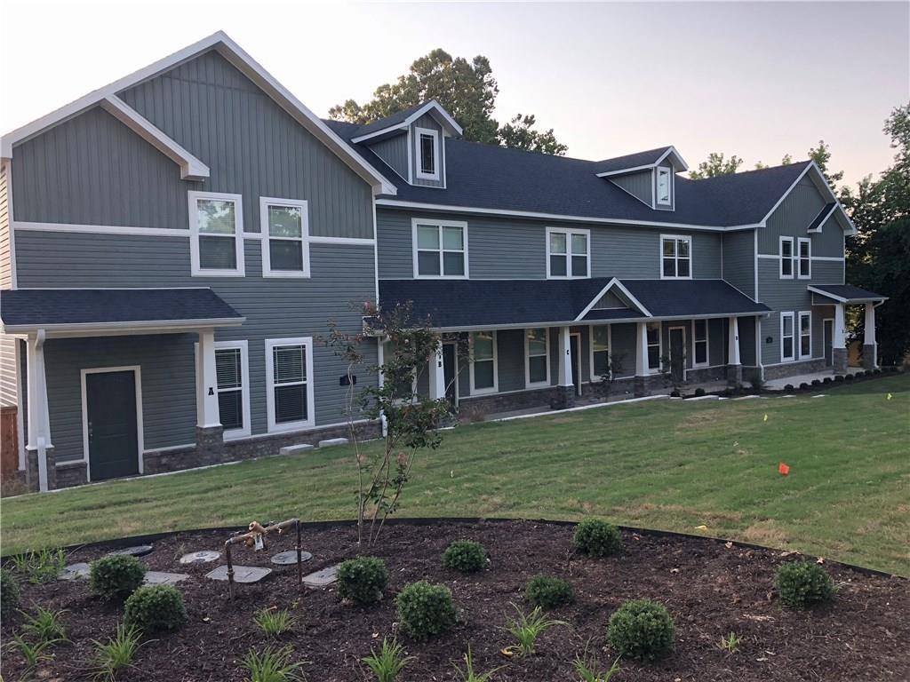 300 Sand Bar Ln, Cave Springs, AR 72718 Townhome Rentals in Cave