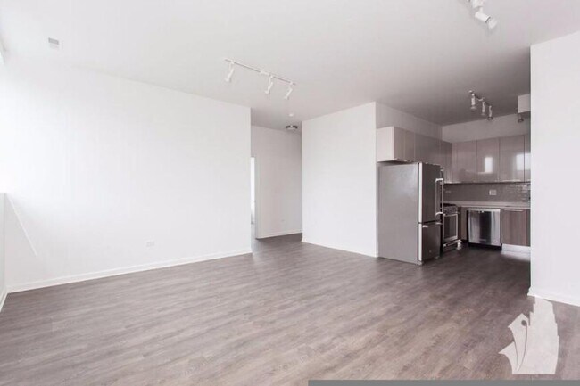 Building Photo - 3 bedroom in Chicago IL 60613