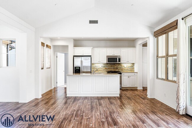 Foto del edificio - Large 2 Bed, 2.5 Bath Townhome in Irvine's...