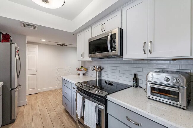 Foto del edificio - 9460 E Mission Ln