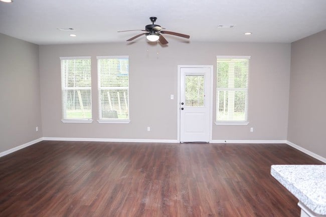 Tons of Natural Light - 132 Artesian Way