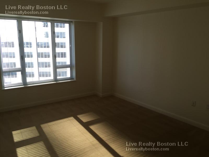 Primary Photo - 118 Huntington Ave
