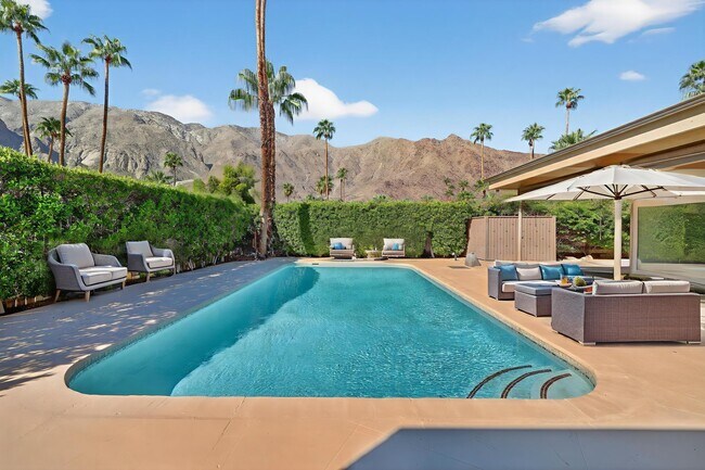 Foto del edificio - 985 N Tuxedo Cir