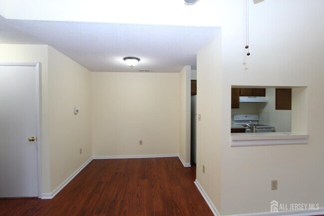 Foto del edificio - 5012 Ravens Crest Dr