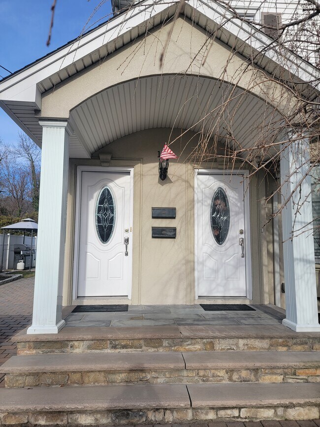 Puerta principal - 12 Ridge Ave