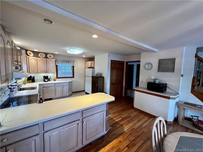 Building Photo - 7 Knolls Rd