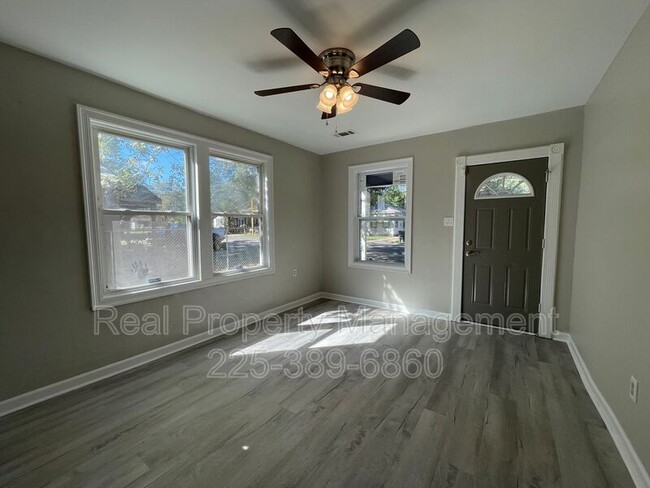 Foto del edificio - 5974 Byron Ave