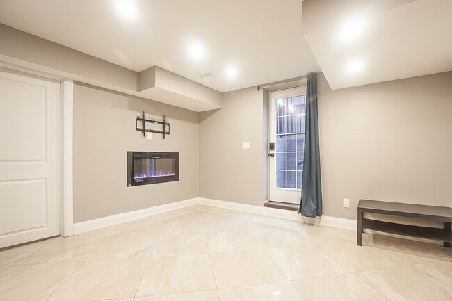 Building Photo - 5622 Lucy Dr