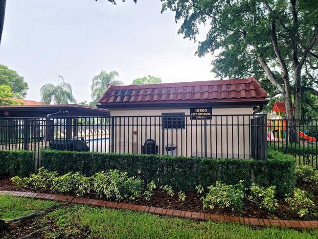 Building Photo - 15702 E Waterside Cir