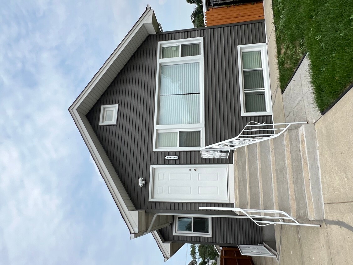 Primary Photo - 2155 N Mobile Ave