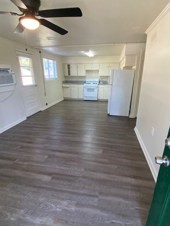 Foto del edificio - 4537 Saunders Dr