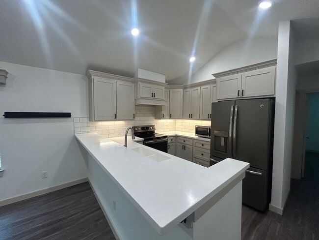 Building Photo - Beautiful Updated Home