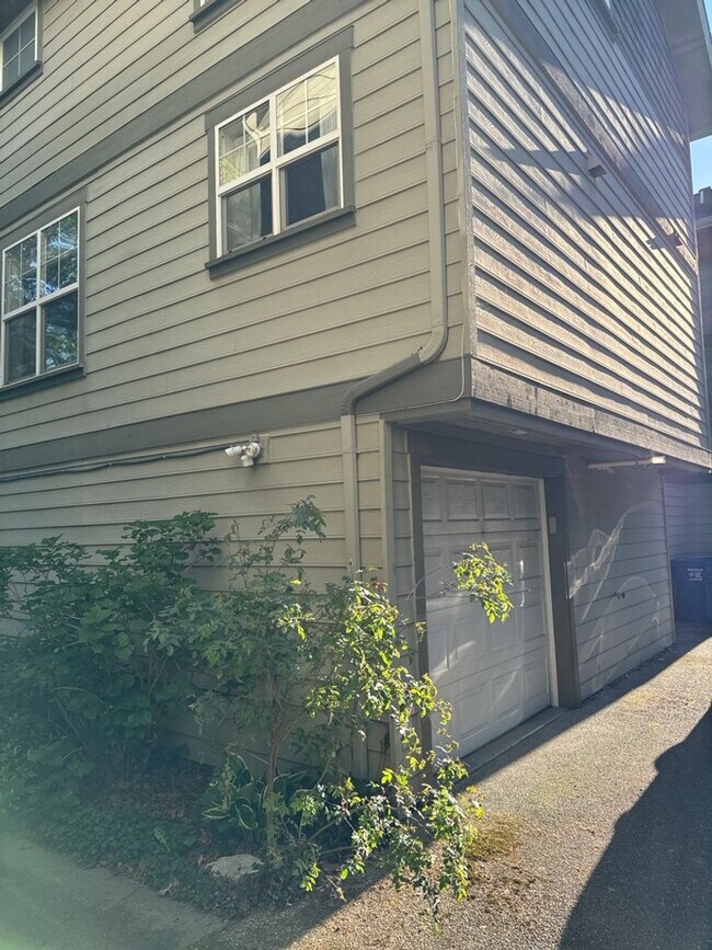 Foto del edificio - 3 Bed 3.5 Bath Stunning Northwest Style To...