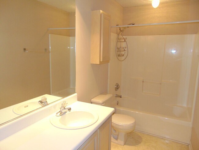 Foto del edificio - West Augusta Townhome Close to Medical, Shopping, and Dining