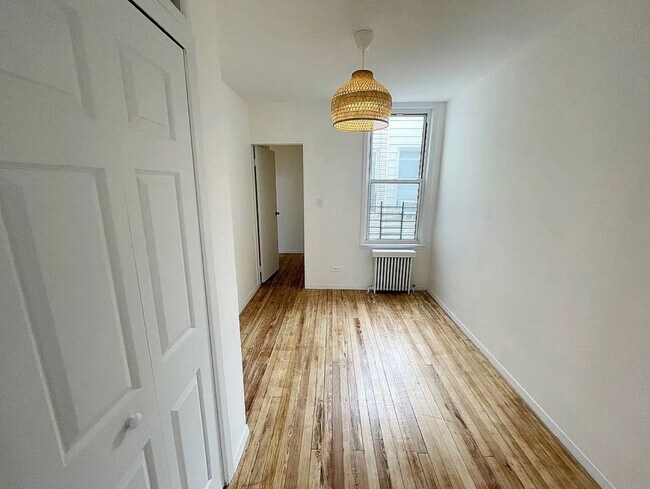 Foto del edificio - 72-45 60th Ln