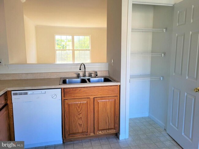 Building Photo - 50 Starboard Ct