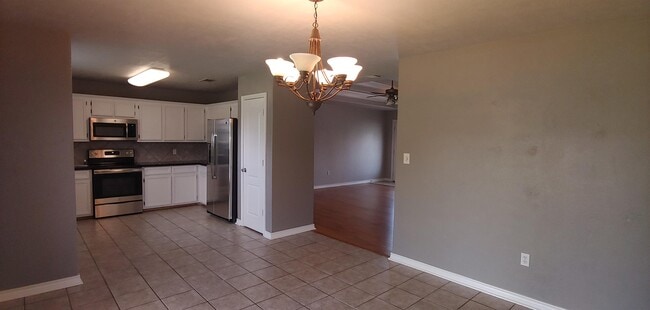 Building Photo - 8525 Sunflower Ln