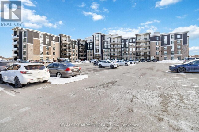 Building Photo - 640 Sauve St