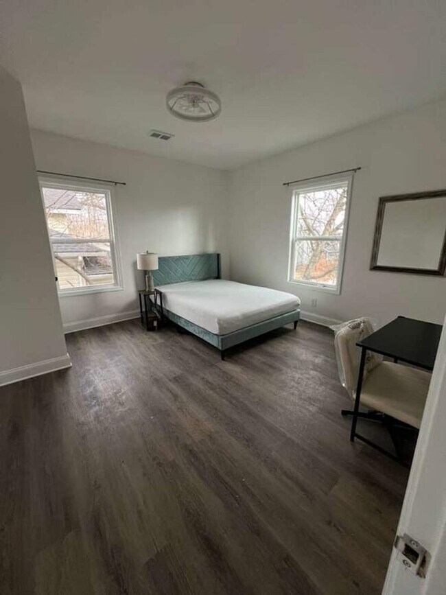 Foto del edificio - 2827 E 5th Ave