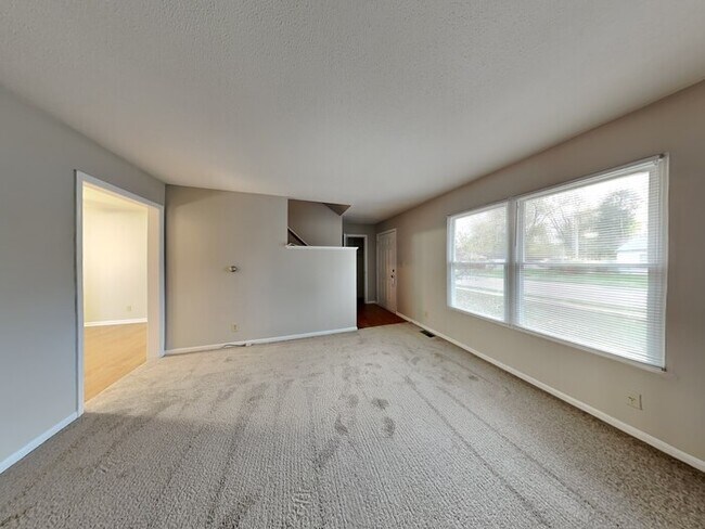 Foto del edificio - 4 bed 2 bath in Greenfield!