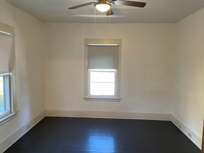 Foto del edificio - MOVE-IN SPECIAL! Roomy 2 bedroom apartment on the growing NW Side! An availability that won't last!