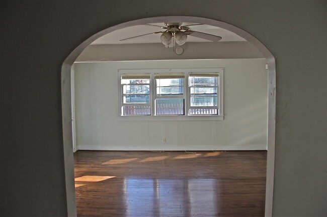 Building Photo - 612 Benton Ave