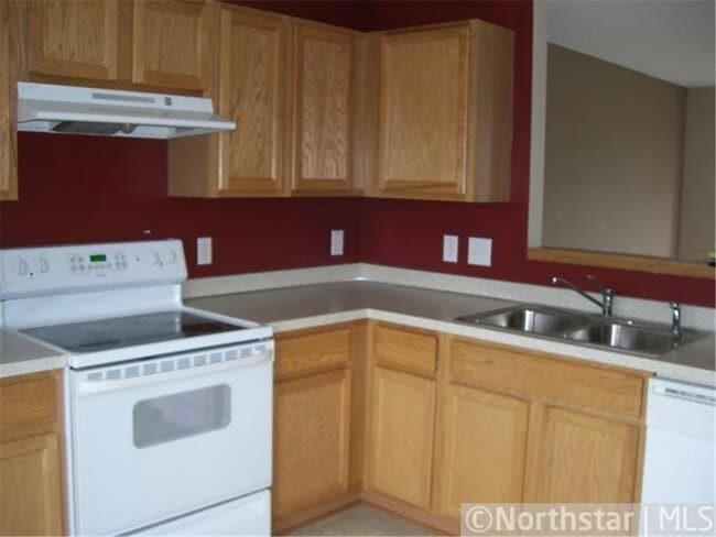 Foto del edificio - 4818 Education Dr N