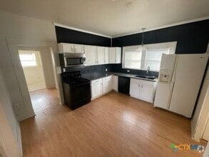 Building Photo - 303 S Wilson Valley Dr