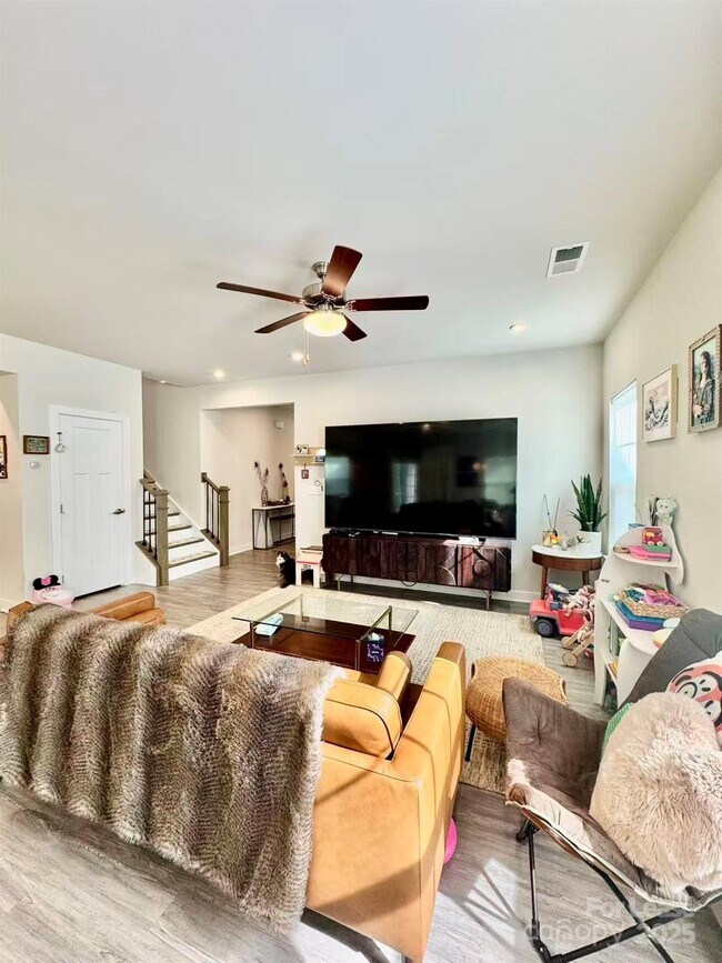 Building Photo - 4735 Green Mountain Dr