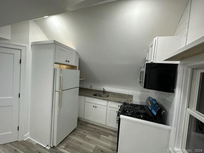 Building Photo - 41 Taff Ave