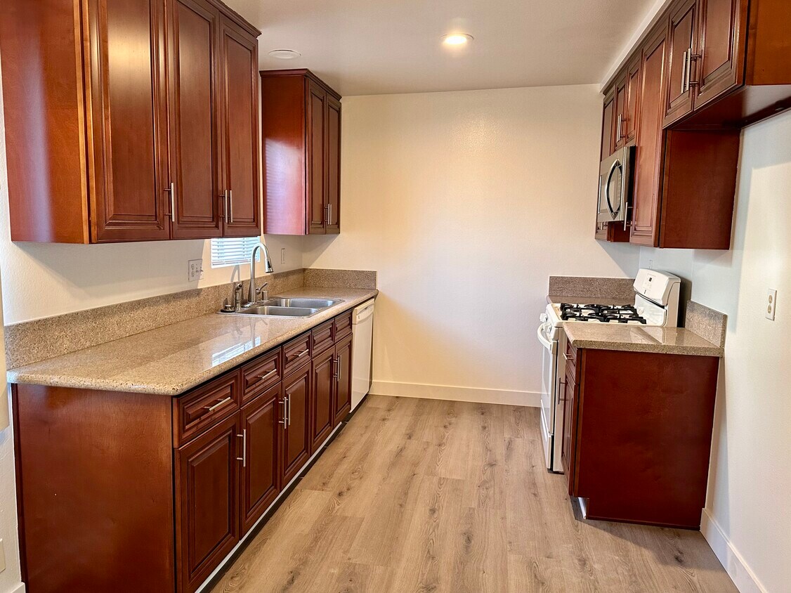 Foto principal - 3242 Fairesta St