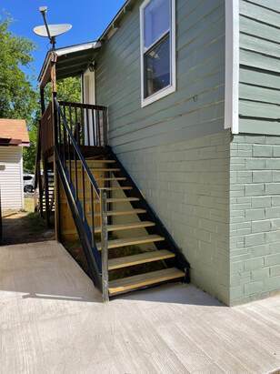 Primary Photo - Adorable upstairs apartment