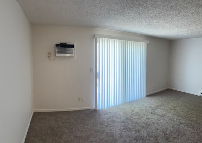 Building Photo - 1068