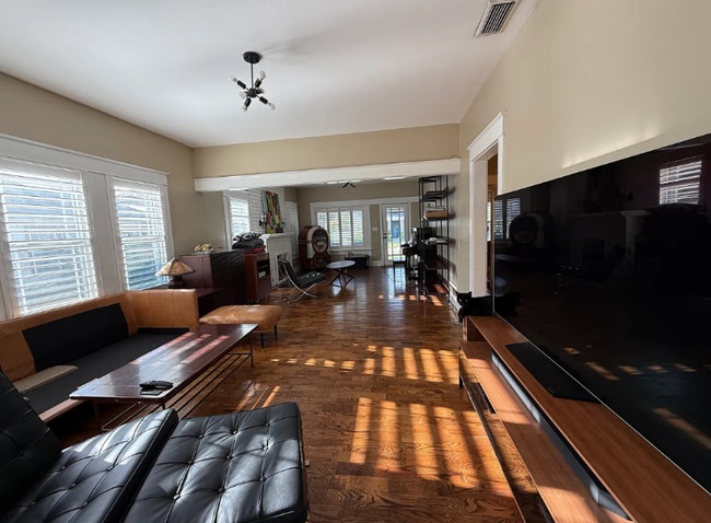 Foto del edificio - 322 W Crest Ave