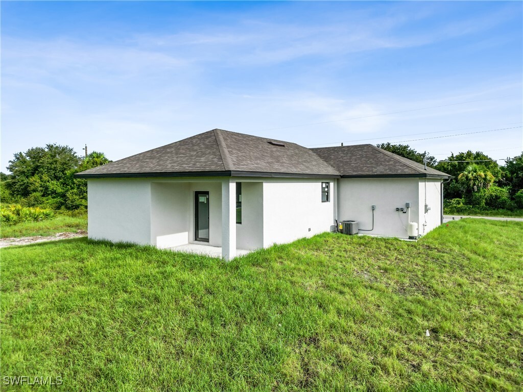Foto principal - 922 Dobbins St E