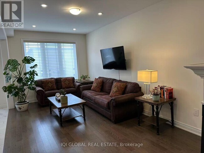 Building Photo - 50 Drizzel Cres